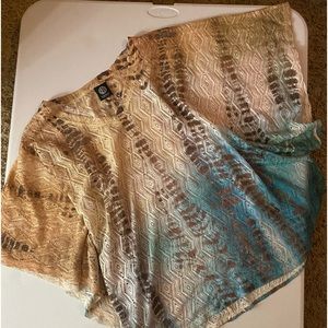 Bobeau 1x beige and turquoise blue top worn once